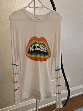Lauren Moshi White Long-Sleeve 'KISS' Graphic Tee